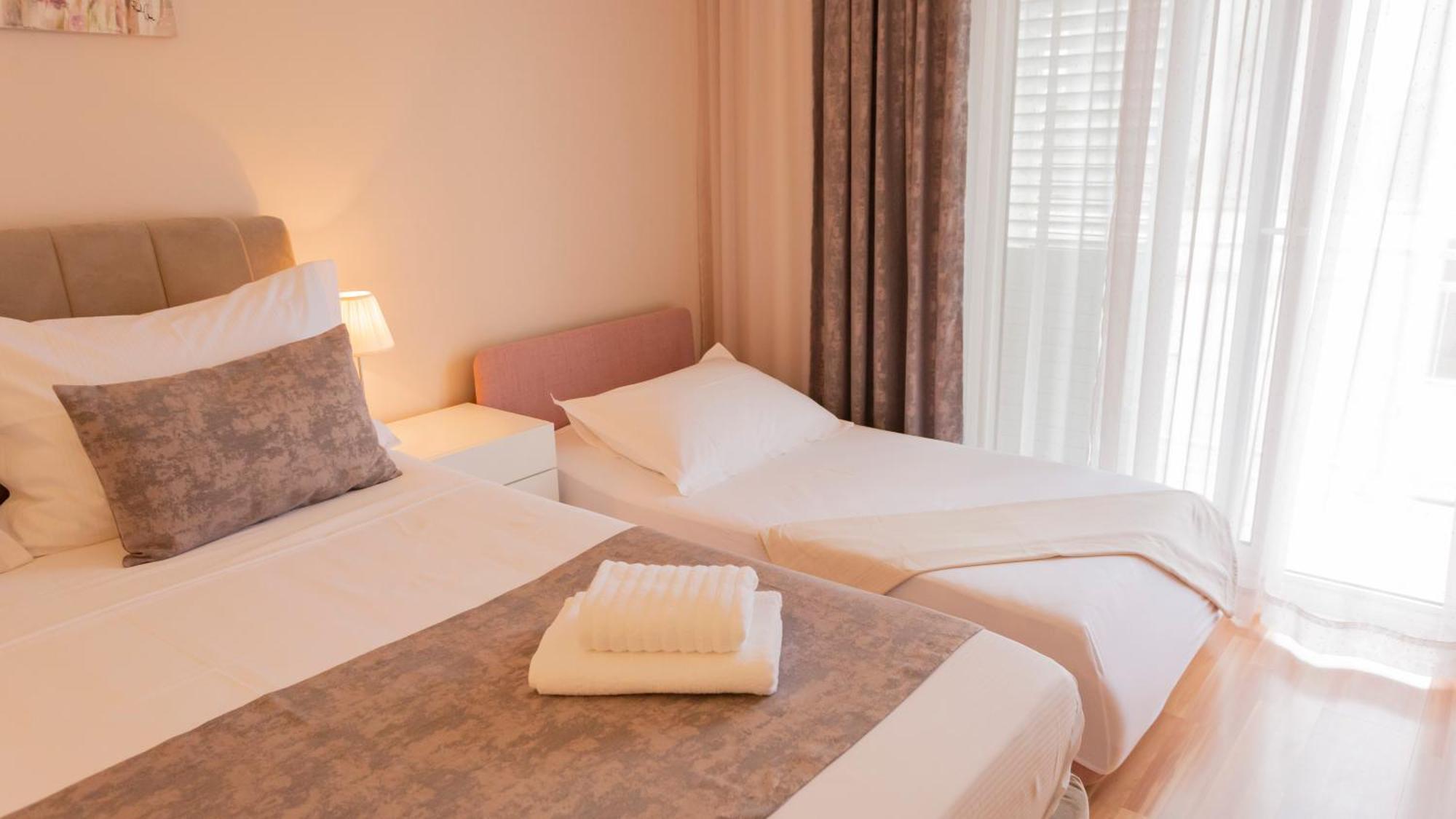 Baska Voda Apartments - Steps From The Beach, Free Parking, Central Location מראה חיצוני תמונה