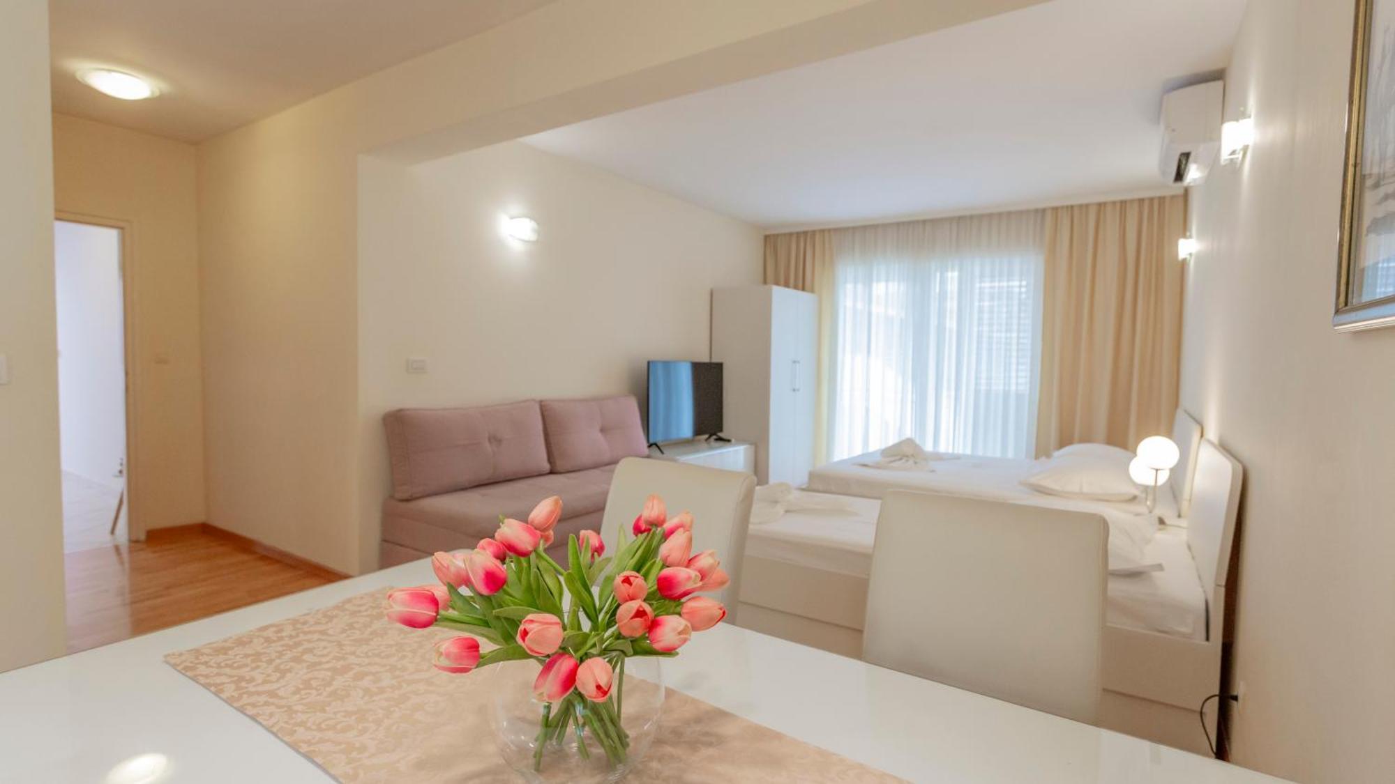 Baska Voda Apartments - Steps From The Beach, Free Parking, Central Location מראה חיצוני תמונה