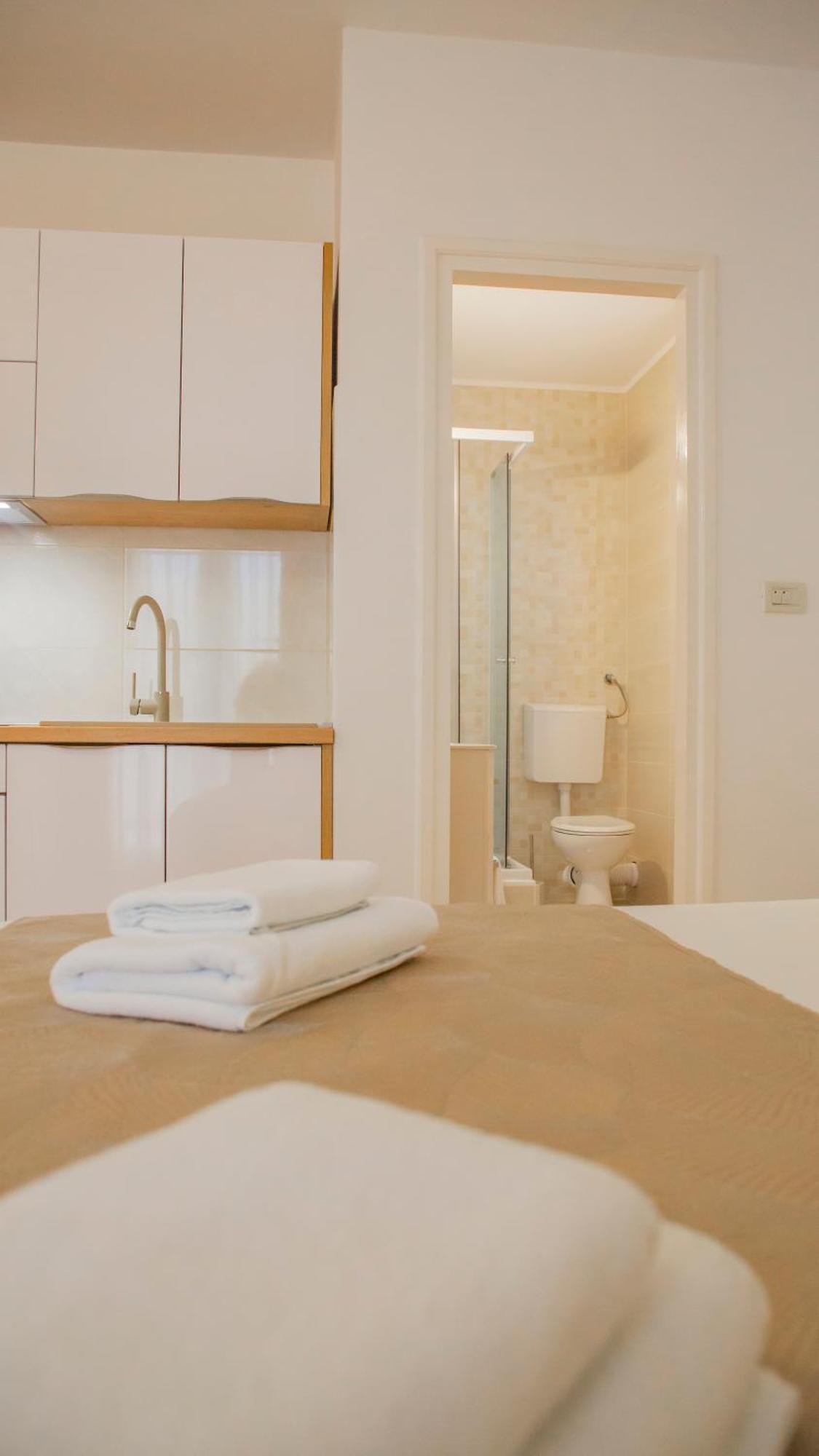 Baska Voda Apartments - Steps From The Beach, Free Parking, Central Location מראה חיצוני תמונה