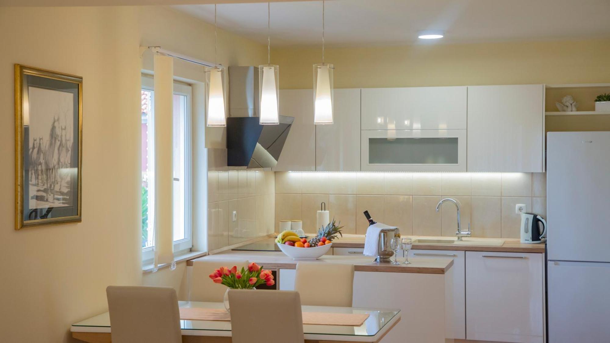 Baska Voda Apartments - Steps From The Beach, Free Parking, Central Location מראה חיצוני תמונה