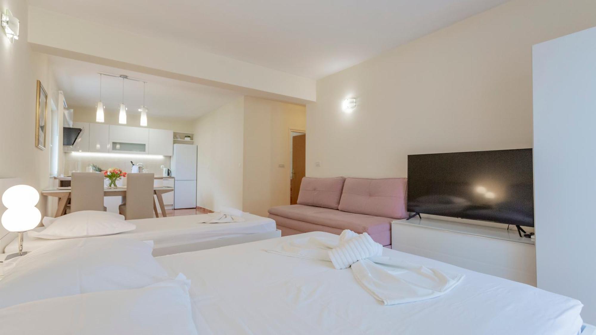 Baska Voda Apartments - Steps From The Beach, Free Parking, Central Location מראה חיצוני תמונה