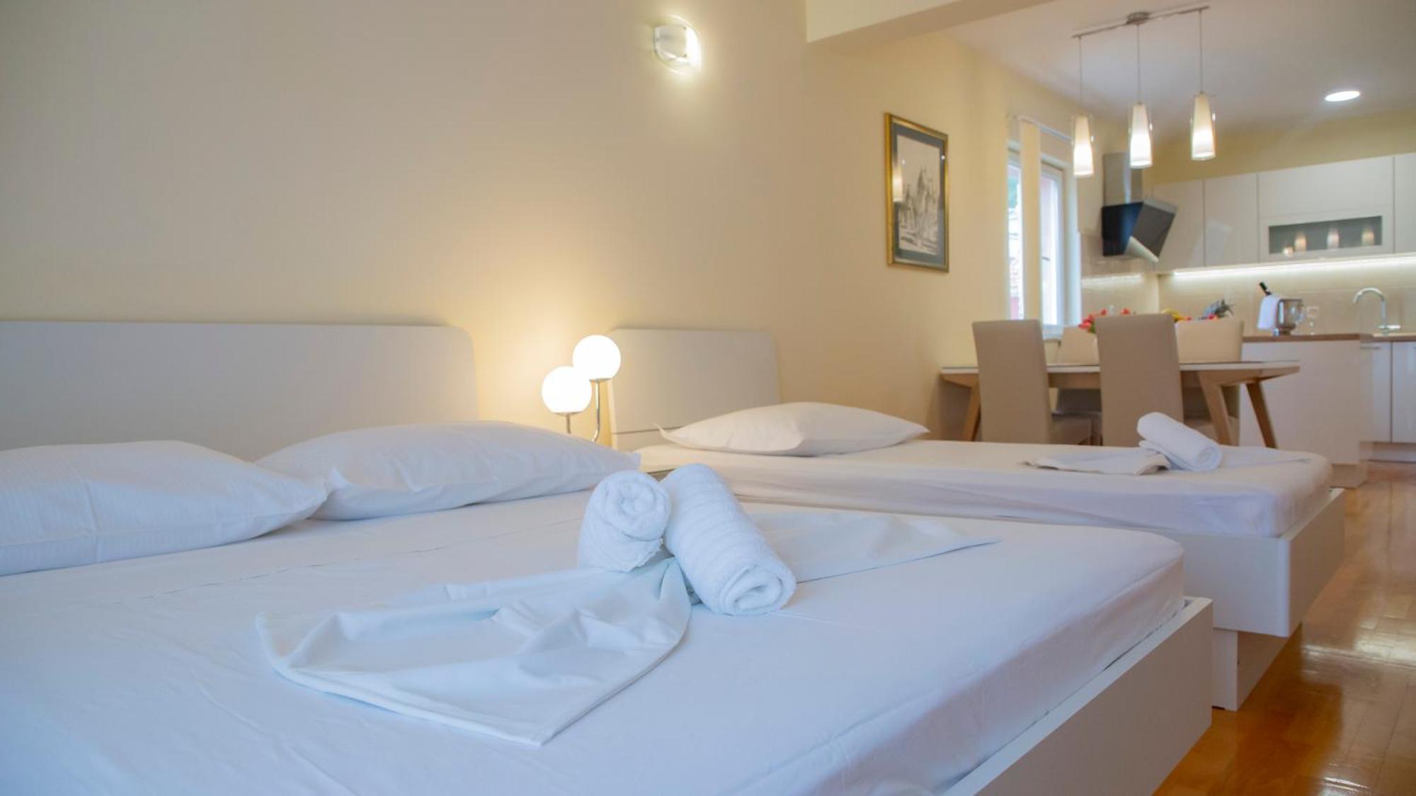 Baska Voda Apartments - Steps From The Beach, Free Parking, Central Location מראה חיצוני תמונה