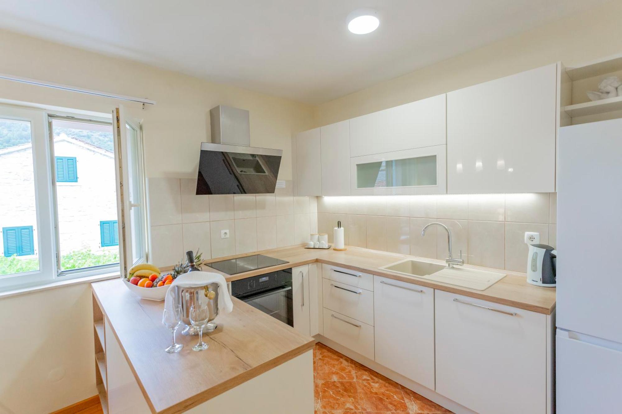 Baska Voda Apartments - Steps From The Beach, Free Parking, Central Location מראה חיצוני תמונה