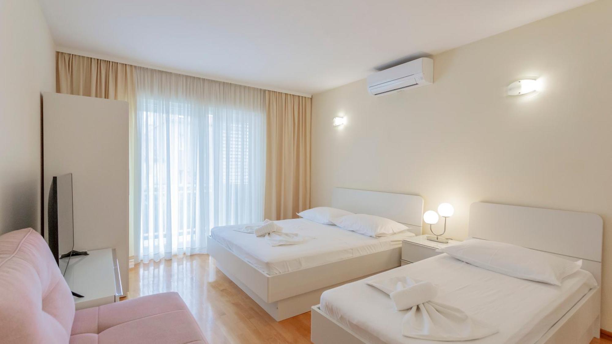 Baska Voda Apartments - Steps From The Beach, Free Parking, Central Location מראה חיצוני תמונה
