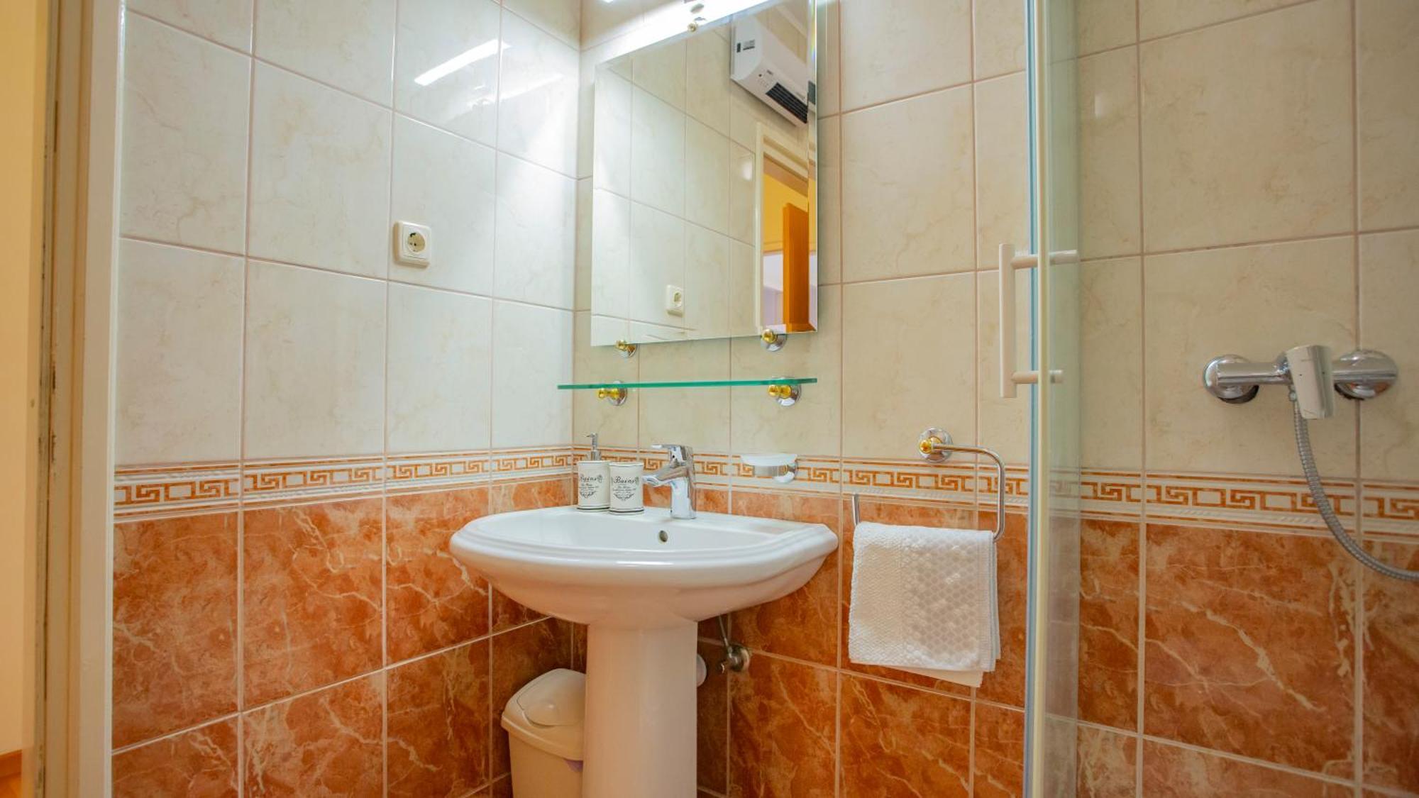 Baska Voda Apartments - Steps From The Beach, Free Parking, Central Location מראה חיצוני תמונה