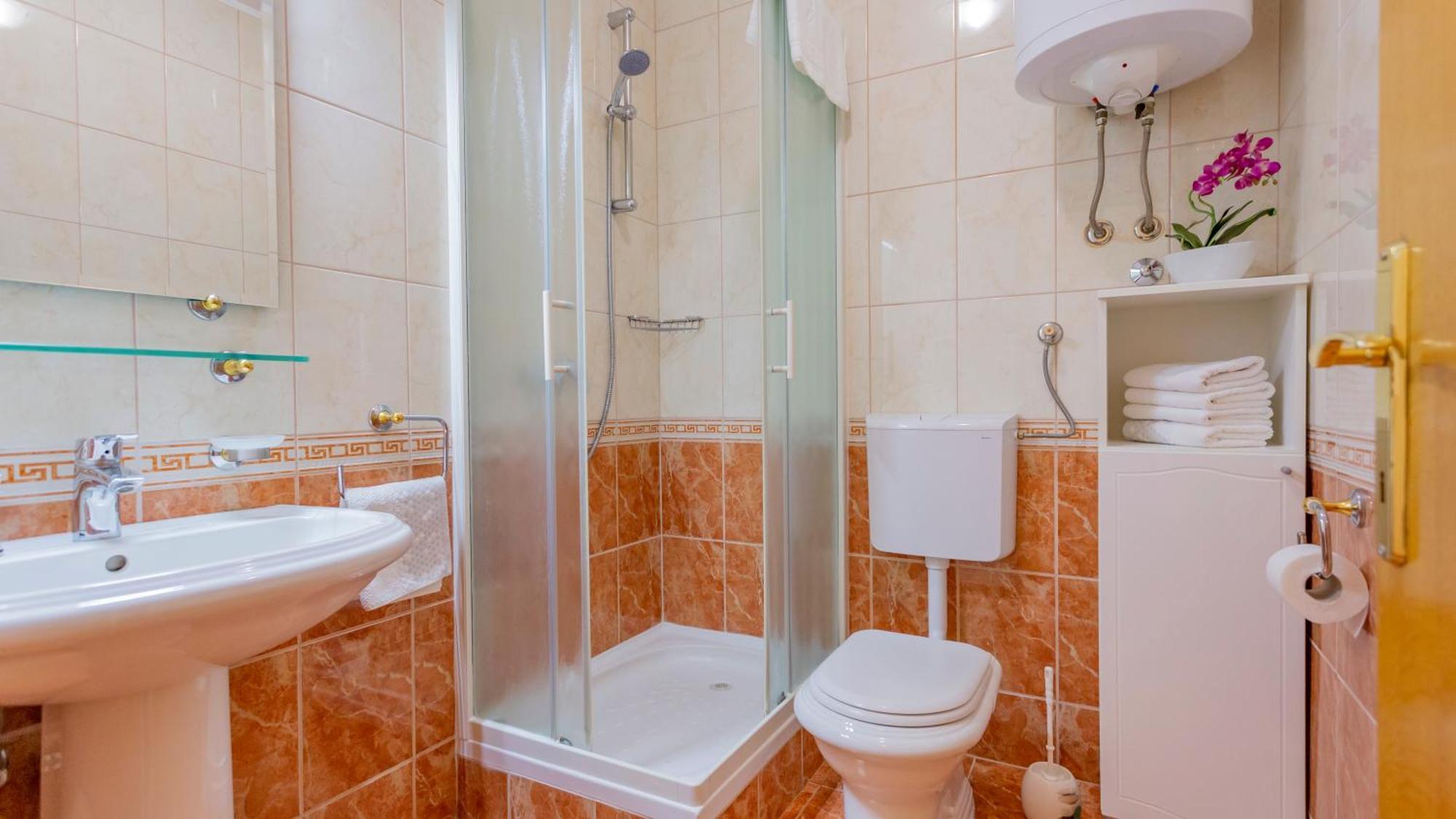 Baska Voda Apartments - Steps From The Beach, Free Parking, Central Location מראה חיצוני תמונה