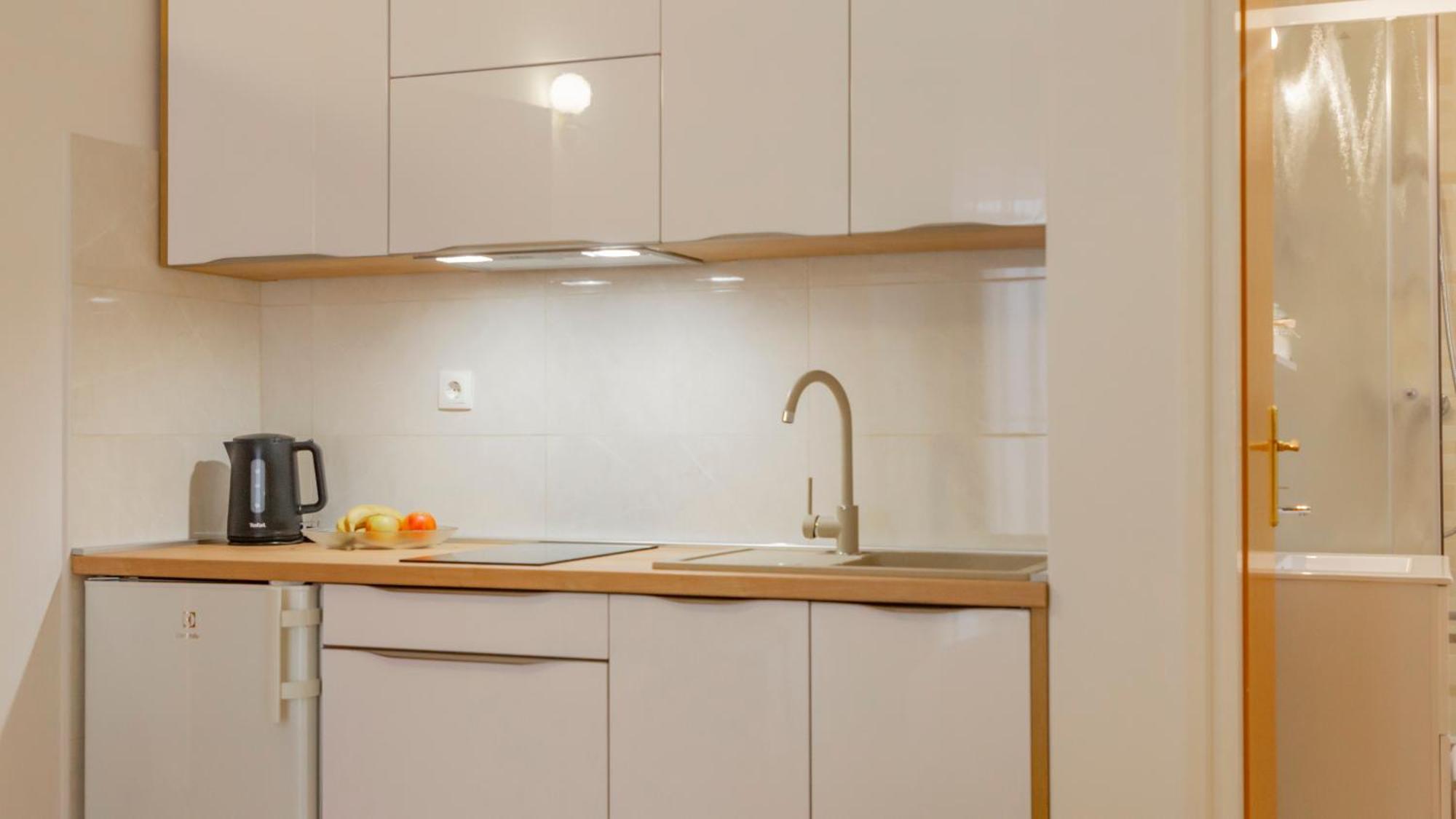 Baska Voda Apartments - Steps From The Beach, Free Parking, Central Location מראה חיצוני תמונה