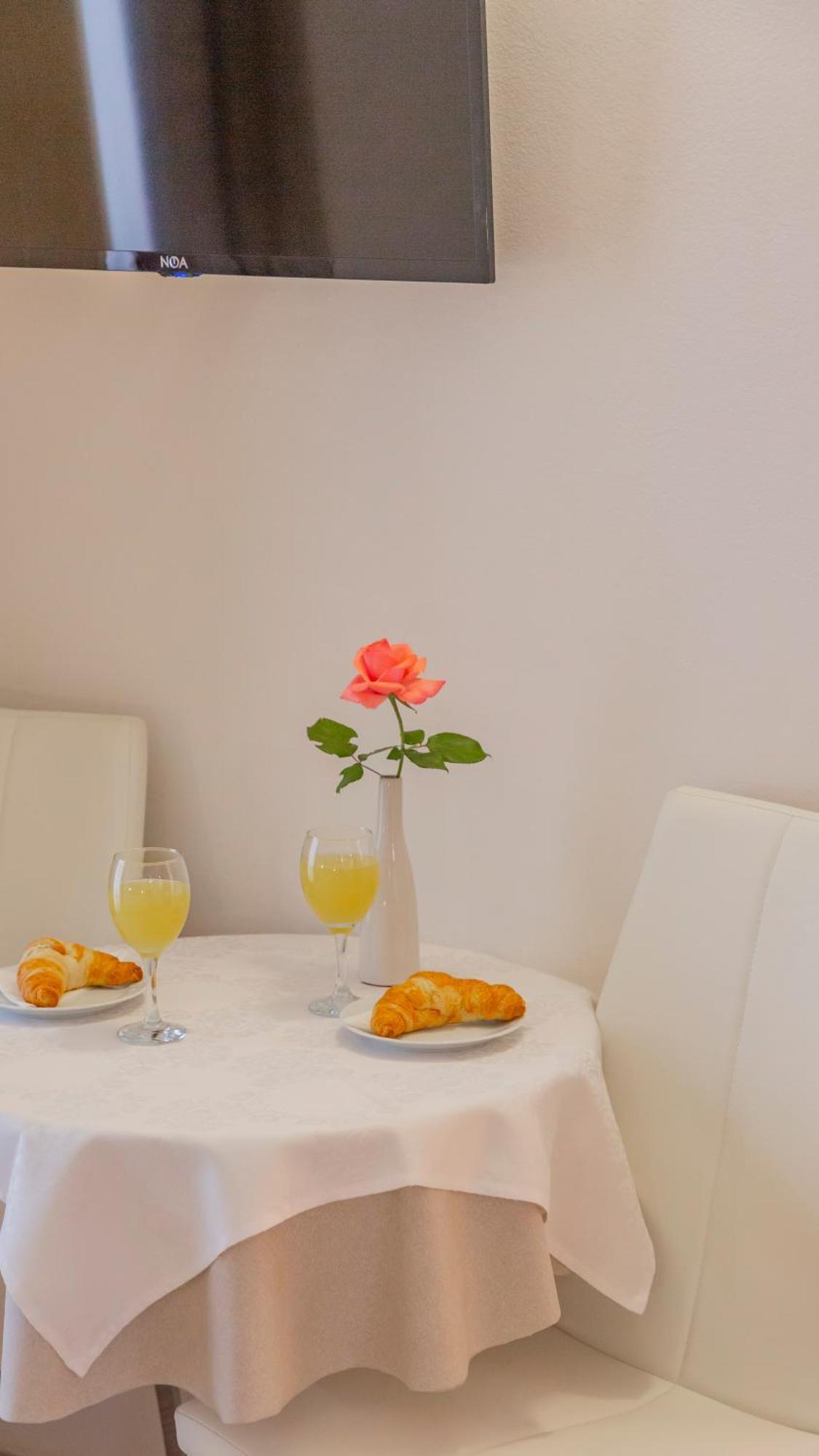 Baska Voda Apartments - Steps From The Beach, Free Parking, Central Location מראה חיצוני תמונה