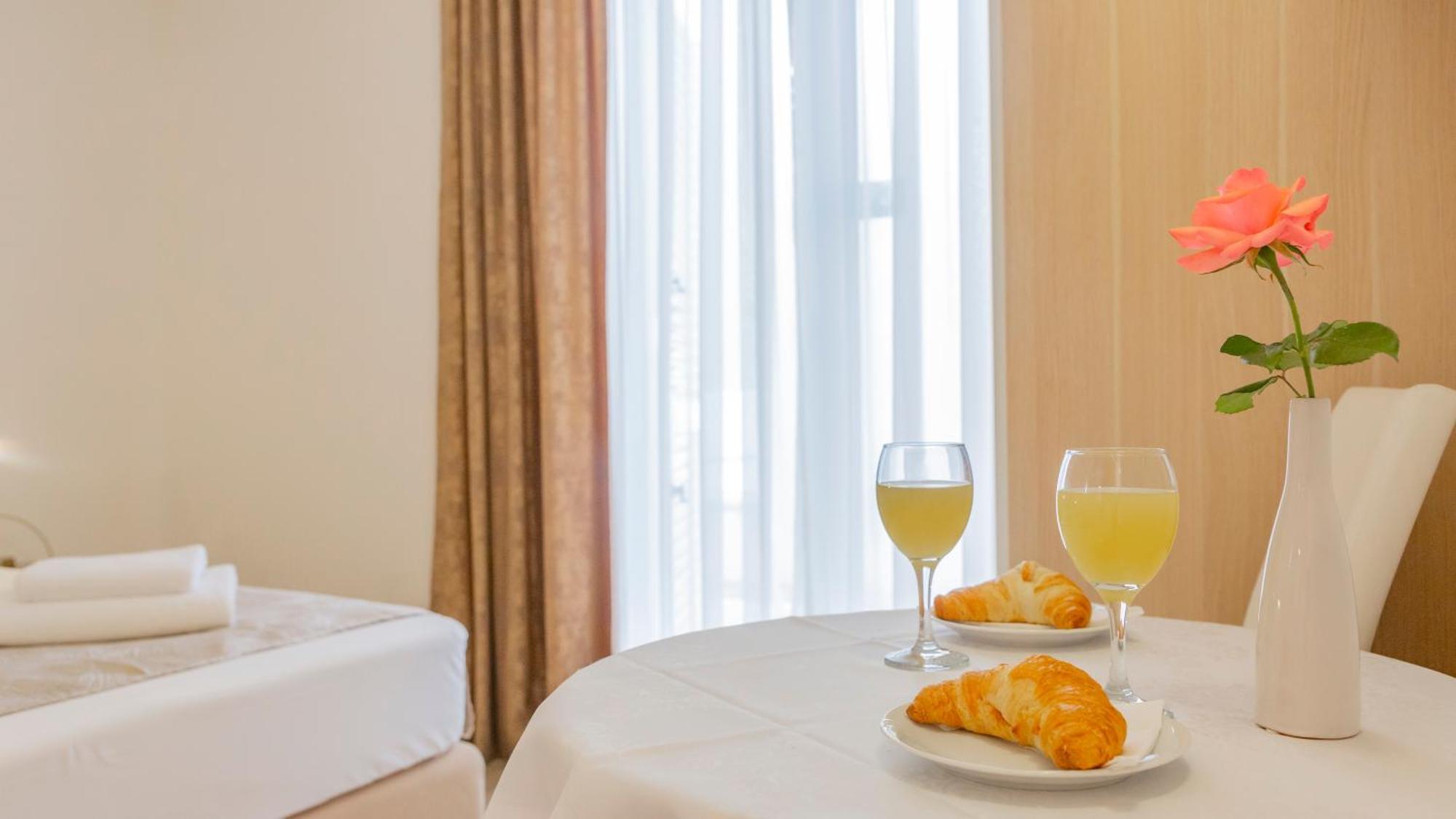 Baska Voda Apartments - Steps From The Beach, Free Parking, Central Location מראה חיצוני תמונה