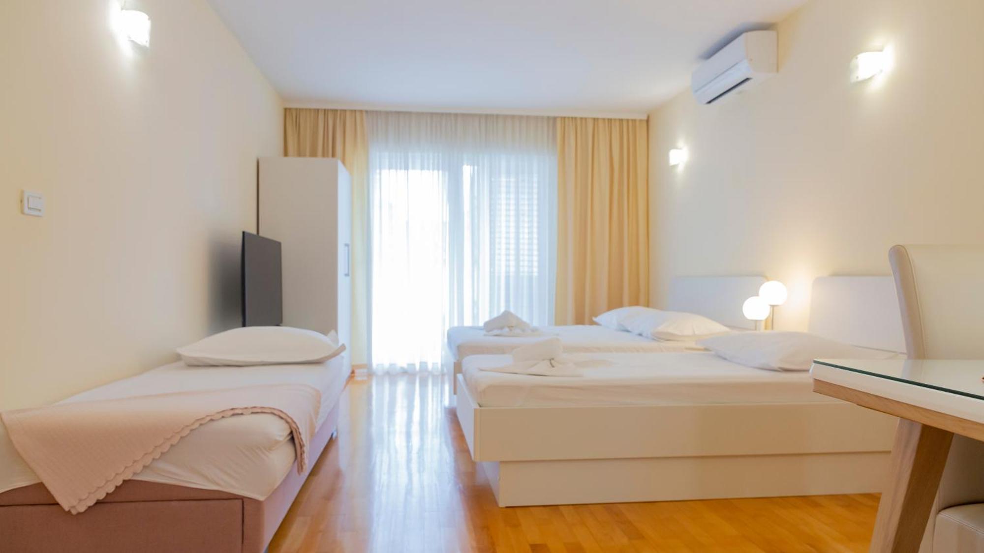 Baska Voda Apartments - Steps From The Beach, Free Parking, Central Location מראה חיצוני תמונה