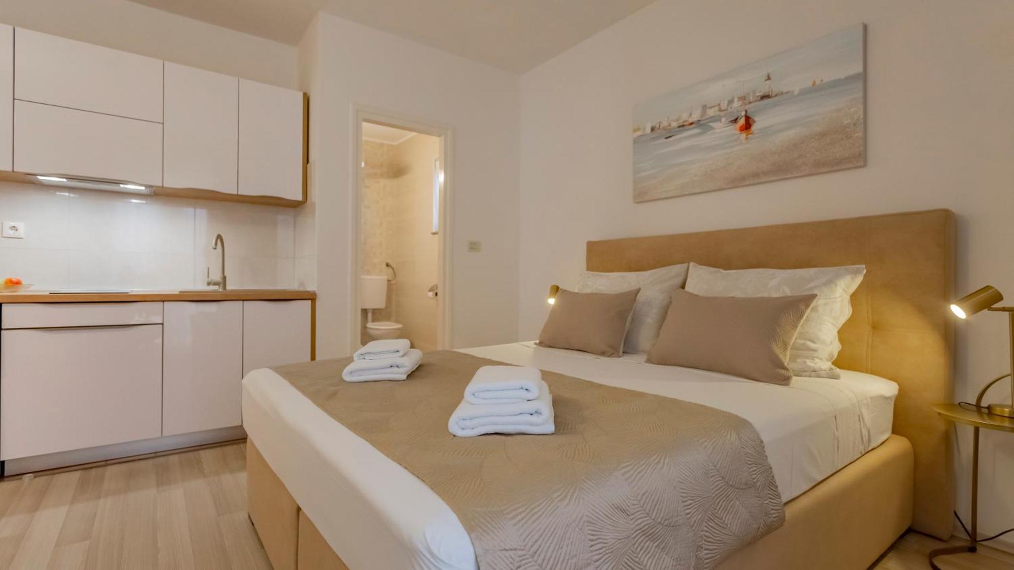 Baska Voda Apartments - Steps From The Beach, Free Parking, Central Location מראה חיצוני תמונה