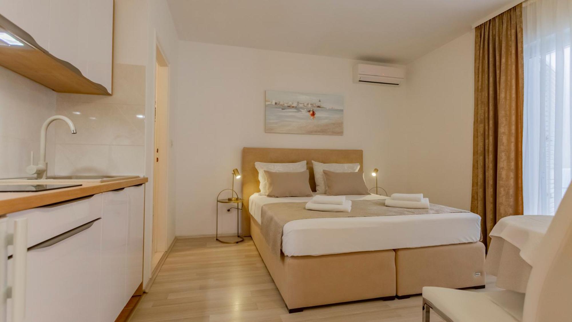 Baska Voda Apartments - Steps From The Beach, Free Parking, Central Location מראה חיצוני תמונה