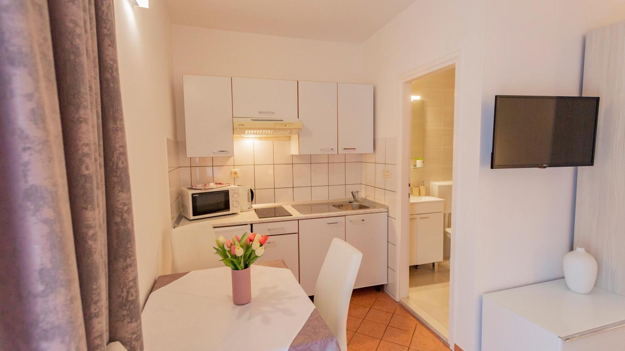 Baska Voda Apartments - Steps From The Beach, Free Parking, Central Location מראה חיצוני תמונה