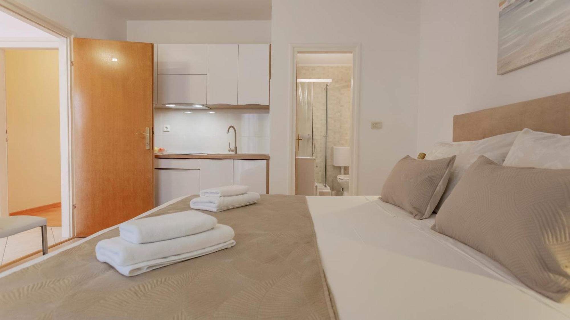 Baska Voda Apartments - Steps From The Beach, Free Parking, Central Location מראה חיצוני תמונה