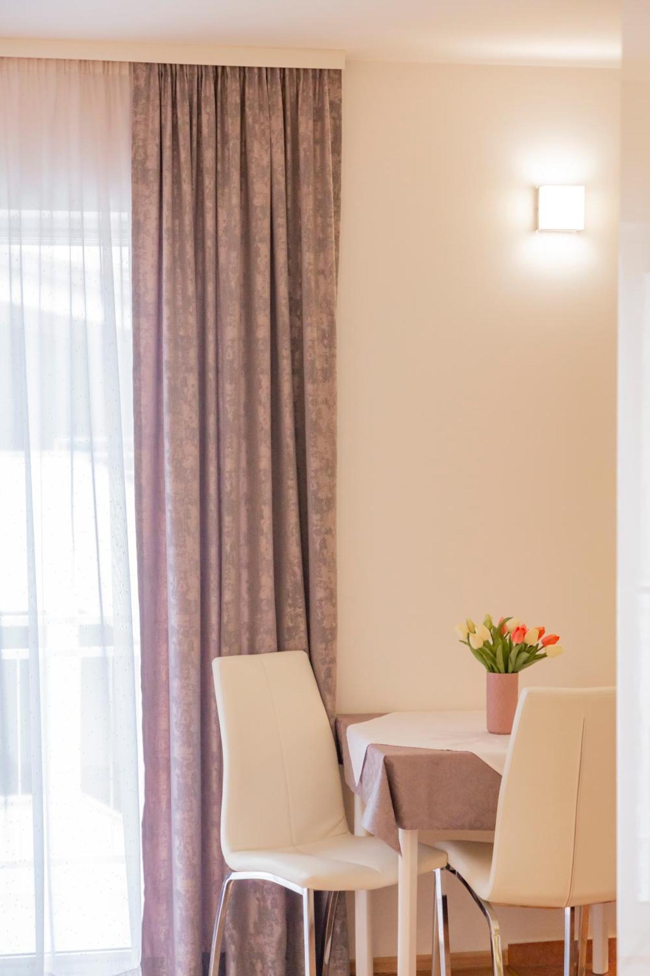 Baska Voda Apartments - Steps From The Beach, Free Parking, Central Location מראה חיצוני תמונה