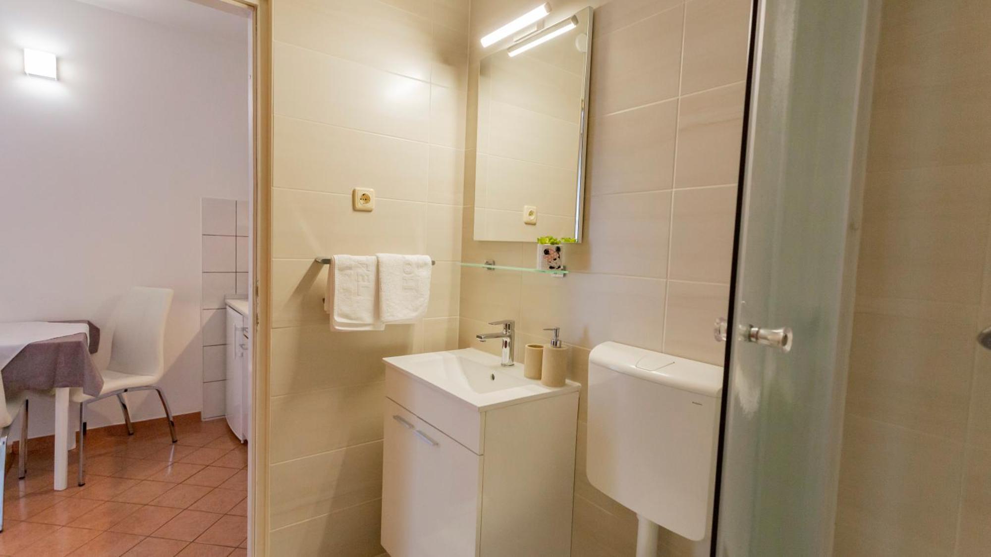 Baska Voda Apartments - Steps From The Beach, Free Parking, Central Location מראה חיצוני תמונה