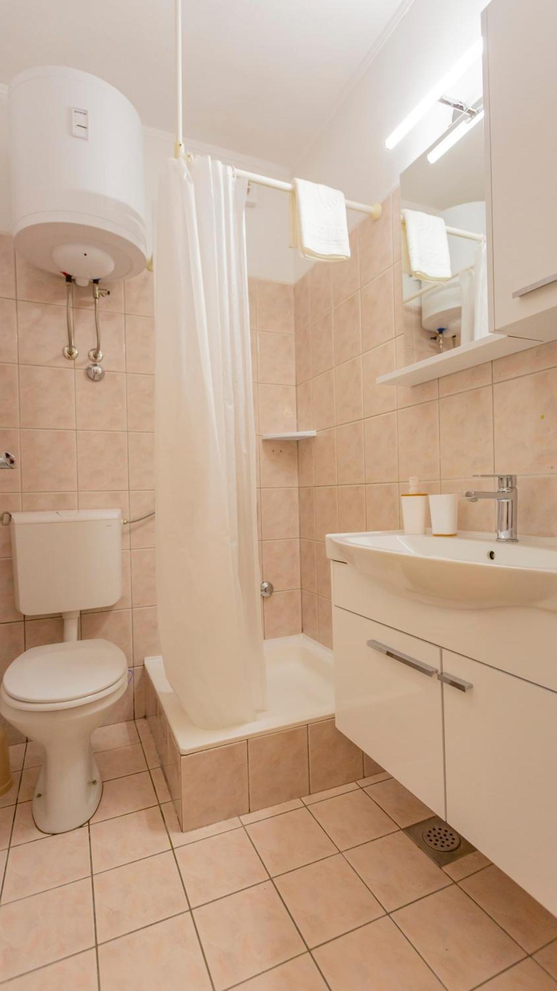 Baska Voda Apartments - Steps From The Beach, Free Parking, Central Location מראה חיצוני תמונה