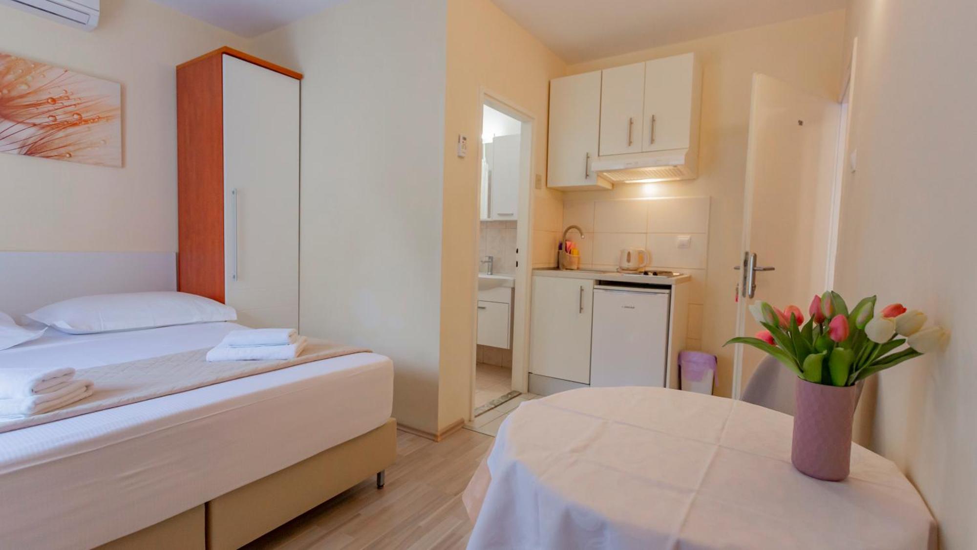 Baska Voda Apartments - Steps From The Beach, Free Parking, Central Location מראה חיצוני תמונה