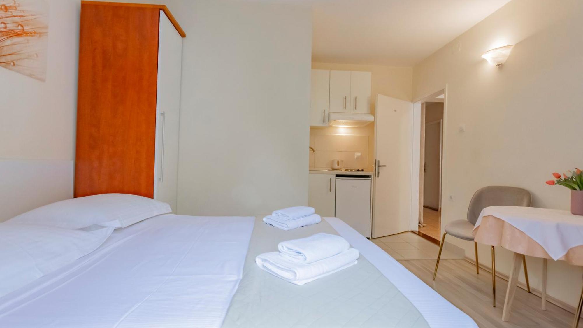 Baska Voda Apartments - Steps From The Beach, Free Parking, Central Location מראה חיצוני תמונה