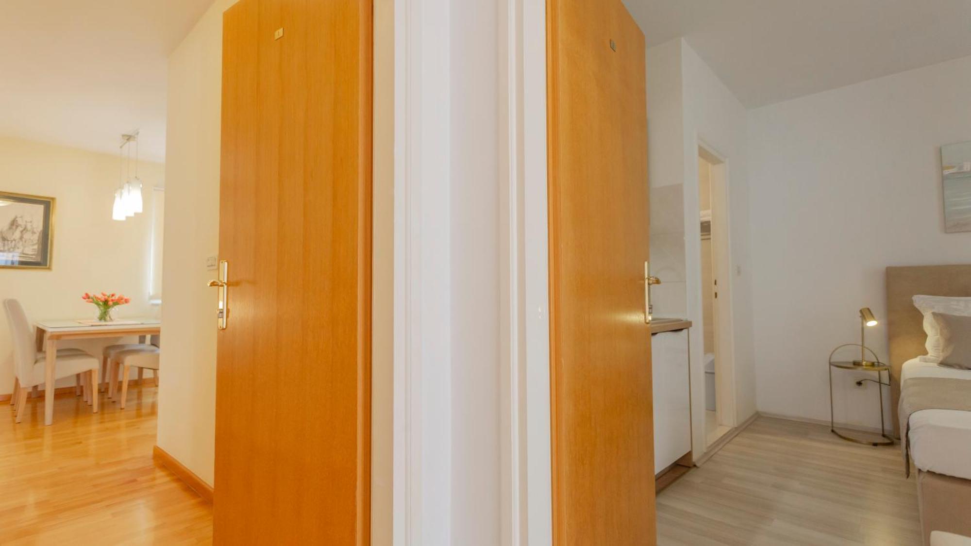 Baska Voda Apartments - Steps From The Beach, Free Parking, Central Location מראה חיצוני תמונה