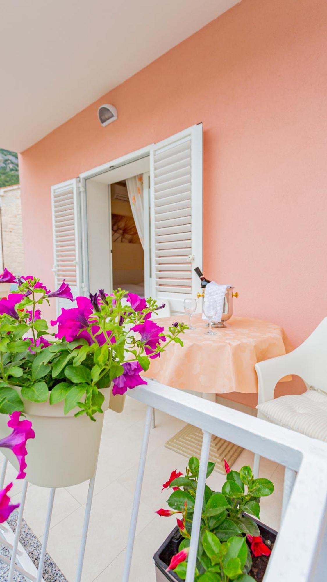 Baska Voda Apartments - Steps From The Beach, Free Parking, Central Location מראה חיצוני תמונה