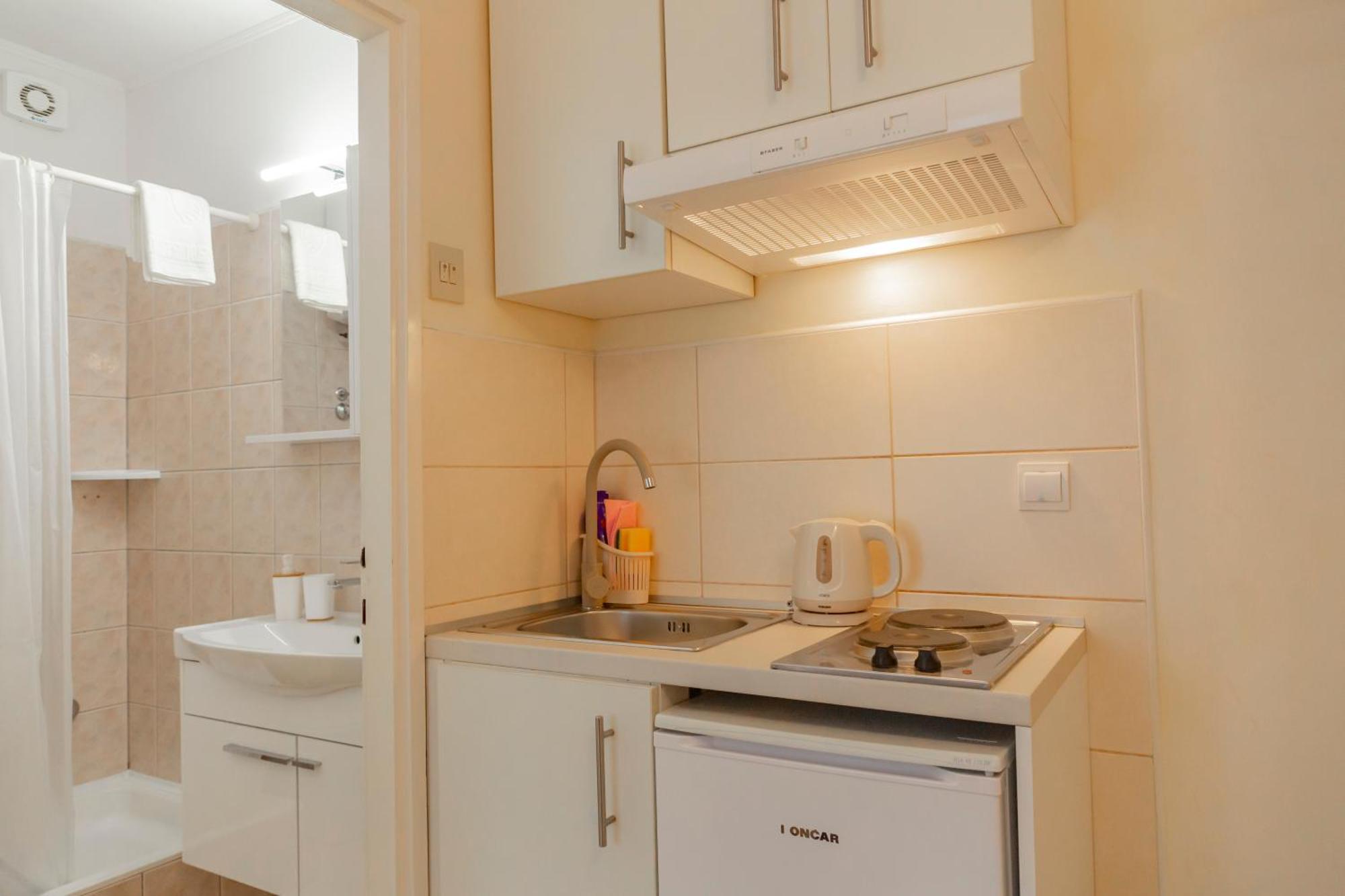 Baska Voda Apartments - Steps From The Beach, Free Parking, Central Location מראה חיצוני תמונה